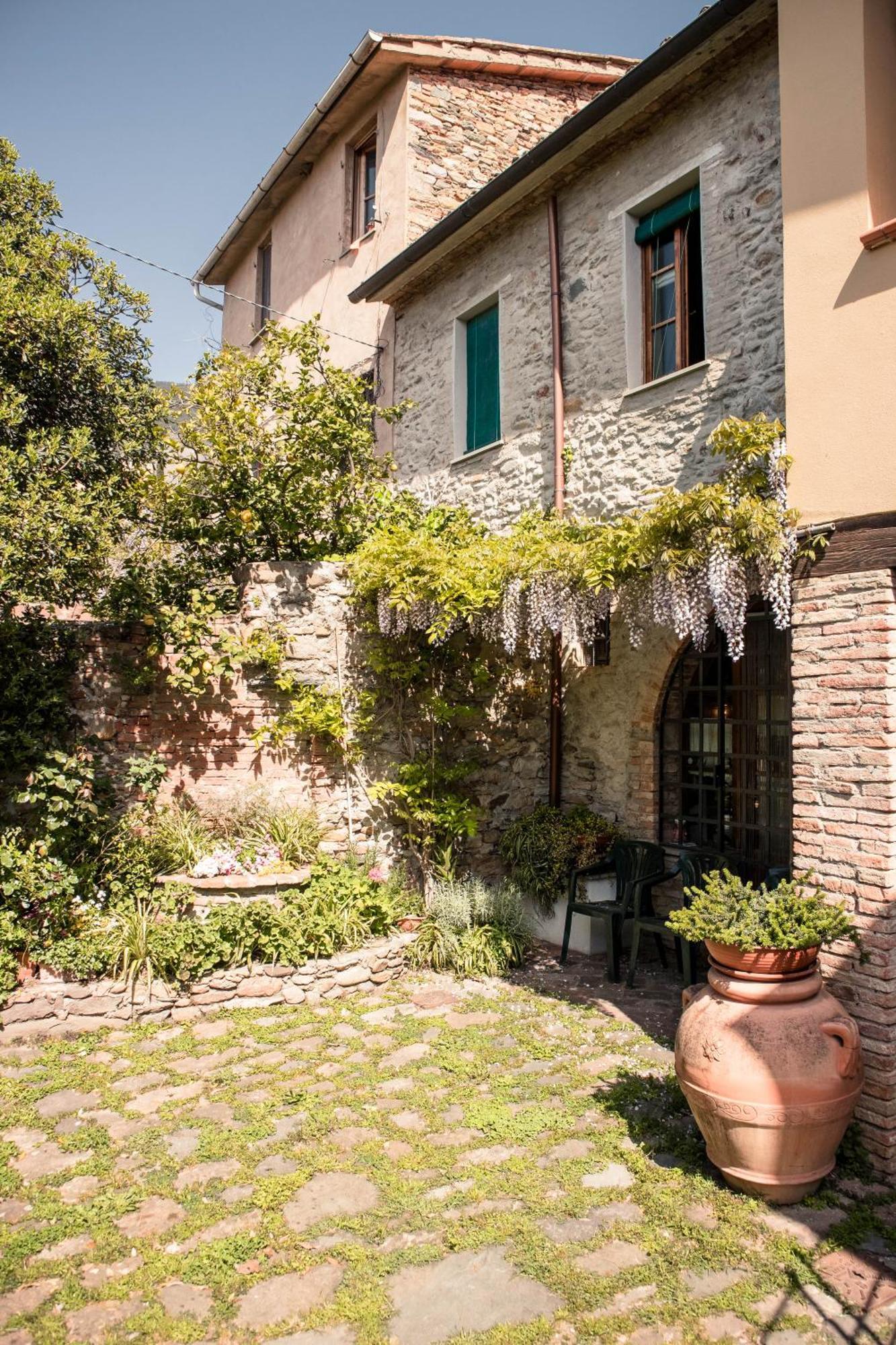 Social Garden - Sharing Room Calci Esterno foto